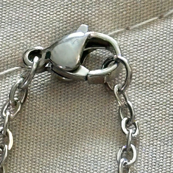 Stainless Steel White Topaz 3 Stone Oval Pendant w/Chain. NWOT - Picture 9 of 15